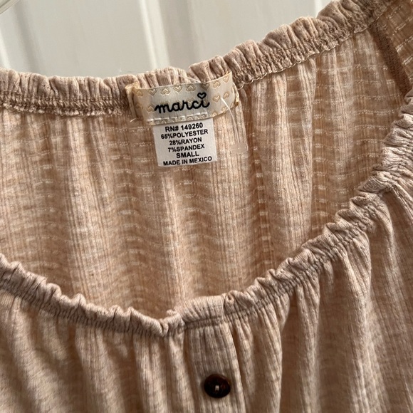 ❗️Size small oatmeal beige shirt cropped top - Picture 4 of 4